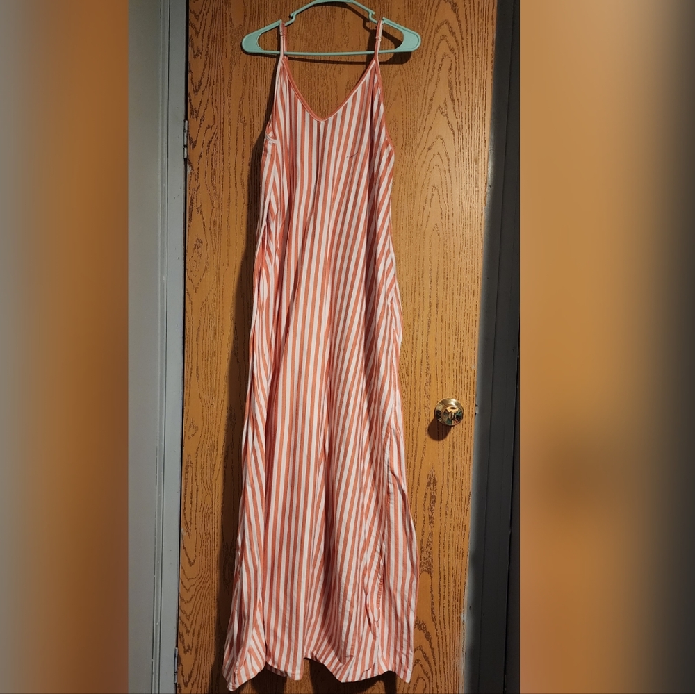 Summer dress, a peach and white color, size XXL